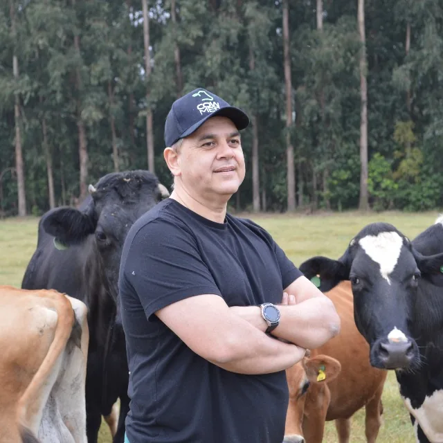 Dr. Sandro Charopen